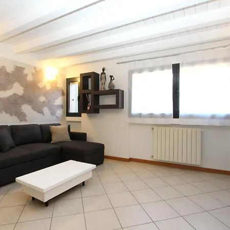 Prestige Piazza Manzu - Wifi E Parking Apartmán